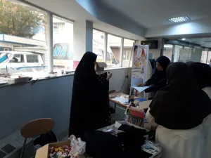 غرفه های فروش لوازم تحریر ایرانی همزمان با هفته دفاع مقدس
