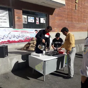 برپایی ایستگاه صلواتی همراه با پخش سرودهای دفاع مقدس